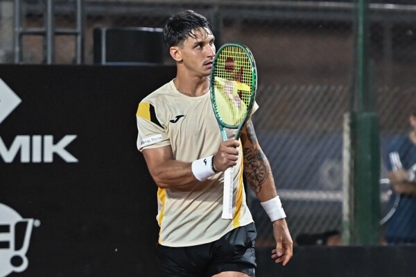 阿根廷选手卡米洛·乌戈·卡拉贝利晋级罗萨里奥挑战赛半决赛