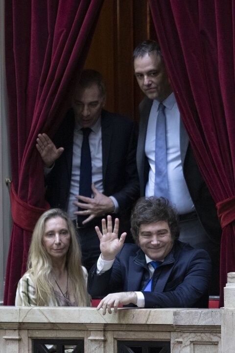 Milei Signs Decree for Extraordinary Sessions to Discuss Key Reforms