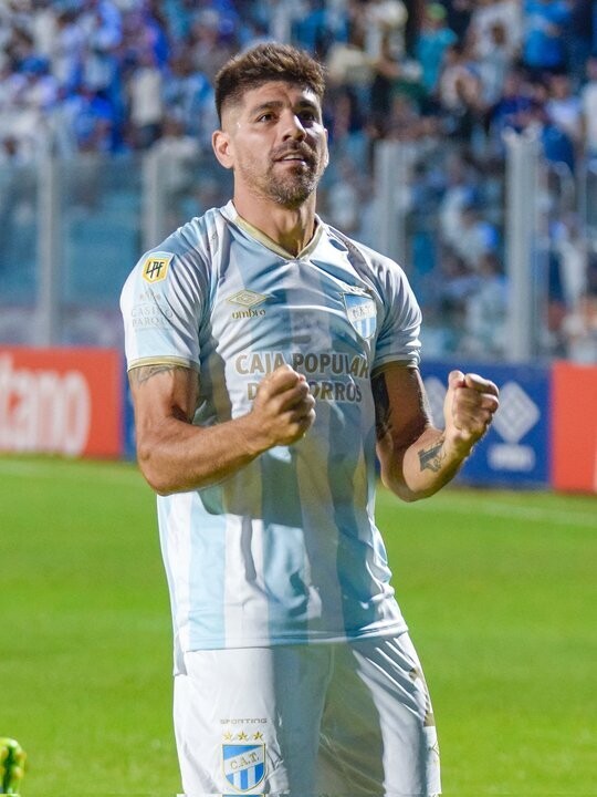 Atlético Tucumán Dominates Sarmiento in a Stunning Match