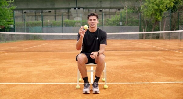 Теннисисты в Аргентине собирают мячи для детей с аутизмом