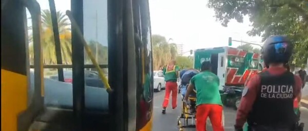 Bus Collision in Buenos Aires: Driver Hospitalized