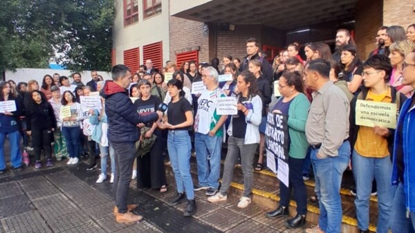 Protests Erupt at Córdoba School Over Director's Suspension