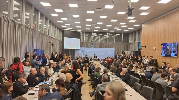 Controversy over Glacier Law reform in Argentina