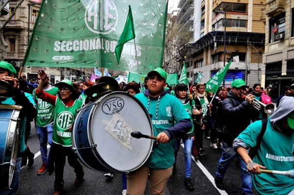 Argentine Unions Hold March Against US Intervention