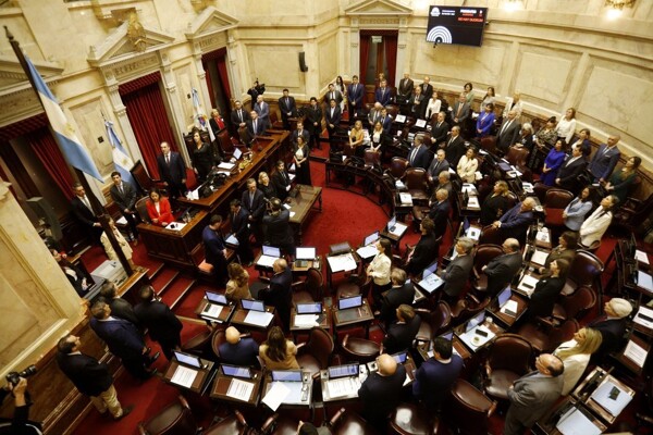 Правительство Аргентины стремится одобрить реформу закона о ледниках и торговое соглашение с ЕС