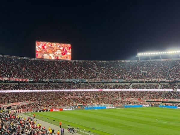 River Plate's Loss and Fan Frustration Before the Superclásico