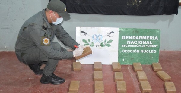 Argentine Gendarmes Seize Boat with 26kg of Cocaine