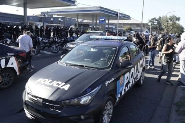 圣菲警察局长调查抗议者中的腐败行为