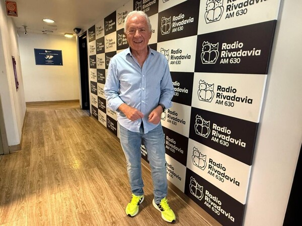 Journalist Julio Lagos renews contract with Radio Rivadavia