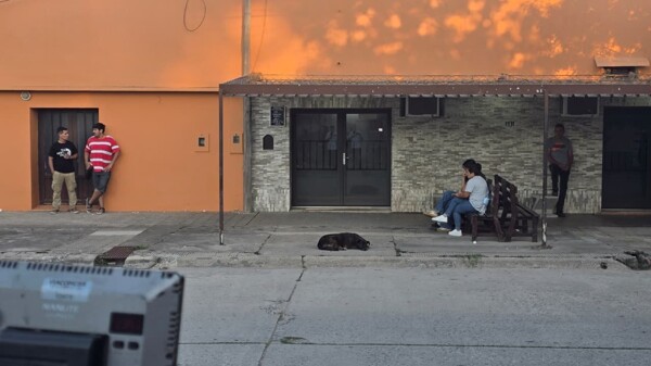 为在学校被杀害的13岁伊恩·卡布雷拉送别