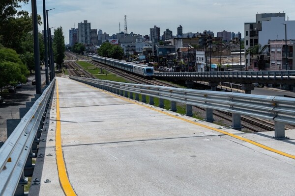 New Modular Bridge Opens in Buenos Aires