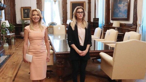 Модель отрицает роман с экс-президентом на фоне скандала
