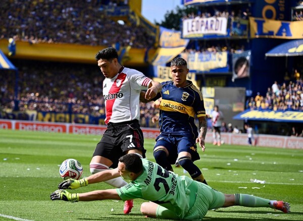 Поражение «Ривер Плейт» усугубило кризис, Салас извинился перед болельщиками