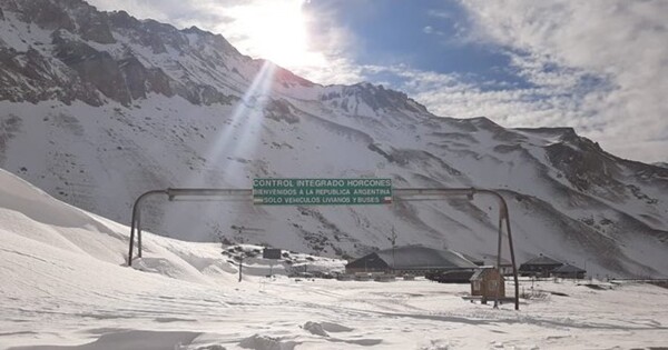 Переход Кристо-Редентор закрыт из-за снегопада