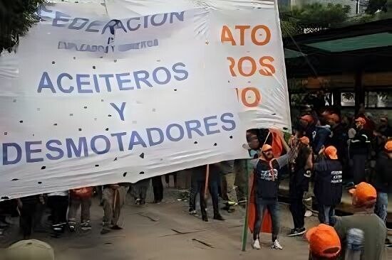 Oil Workers in Argentina Threaten National Strike