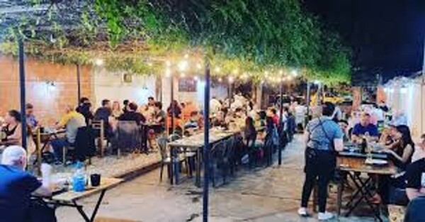 Couple from Rosario Repents and Pays for Restaurant Meal