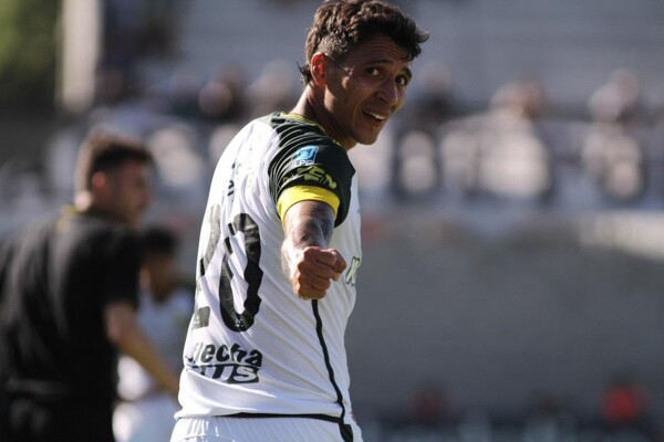 «Дефенса и Хустисия» одержала первую победу в чемпионате