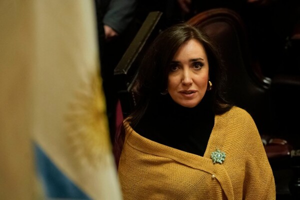 Argentine VP suggests senators donate salary increase