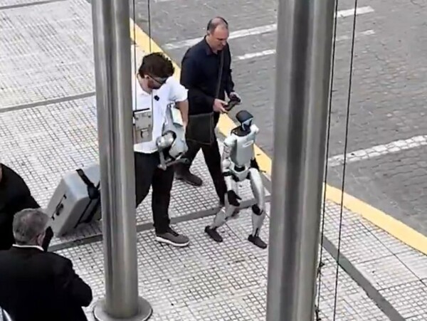 A humanoid robot walks the streets of Buenos Aires