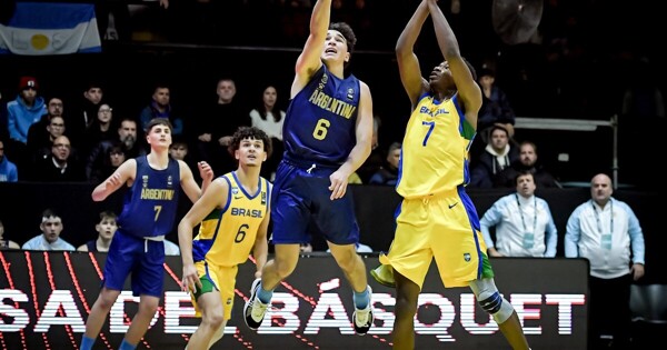 Аргентина проигрывает классический матч против Бразилии в AmeriCup U18