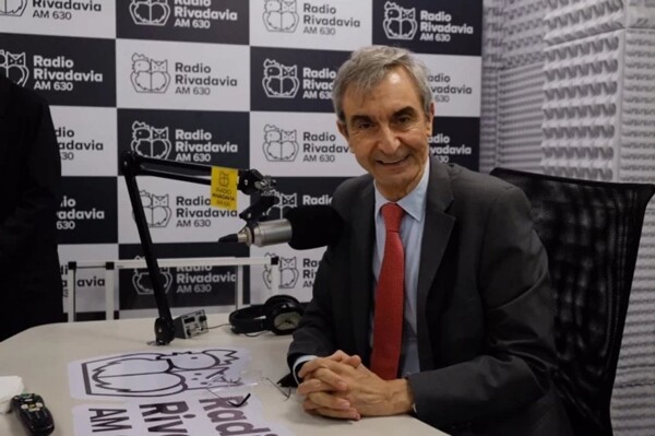 Journalist Castro criticizes government's decision to postpone new price index