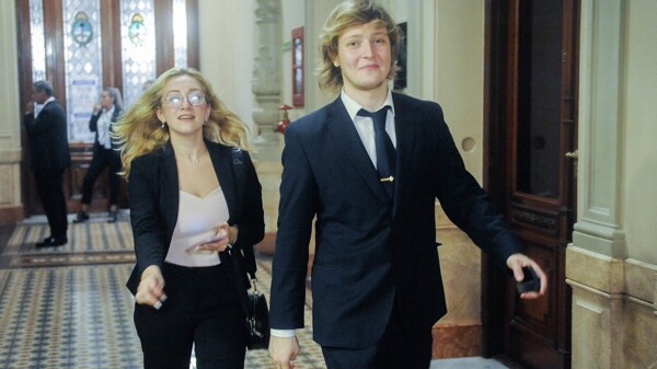 Militante del partido de Milei protagoniza un accidente de tránsito alcoholizada