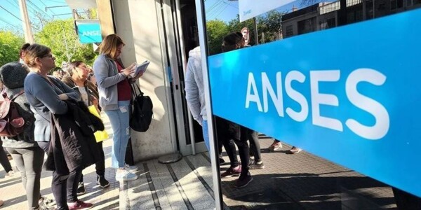 ANSES вводит бонус в размере 100 000 песо для школьной помощи