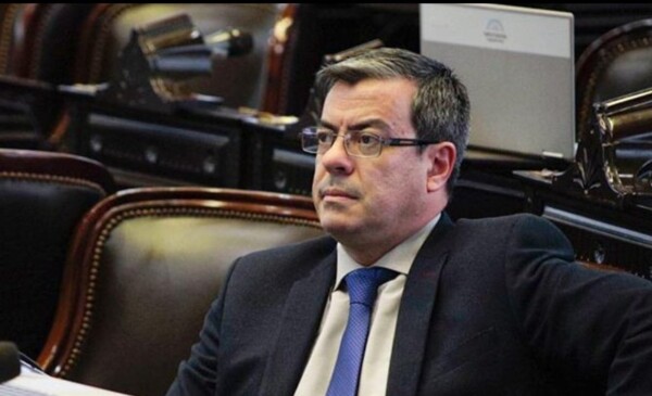 Перонизм усиливает попытки провести последнее заседание парламента