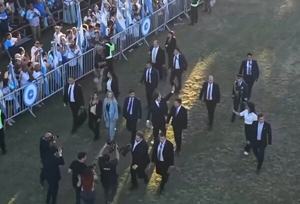 阿根廷总统米莱参加圣洛伦索战役周年纪念