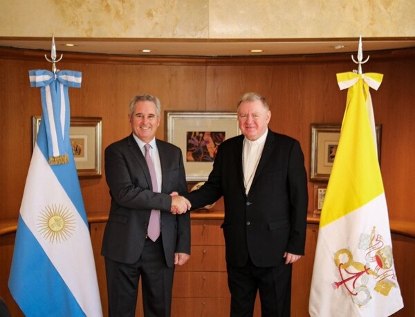 Argentina's Foreign Minister Receives Apostolic Nuncio