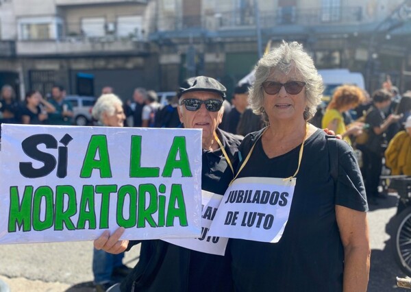 Правительство Аргентины ограничивает контракты пожилых госслужащих