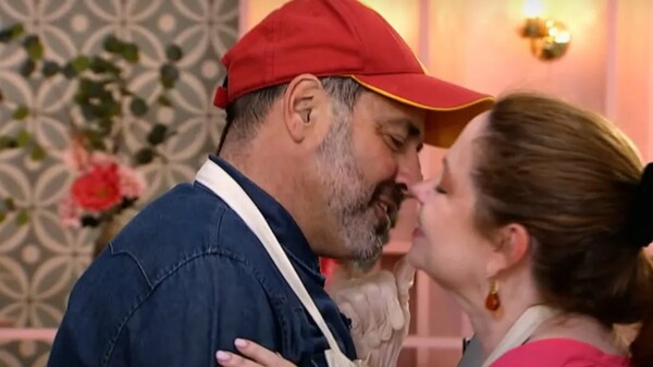 Романтический поцелуй привлекает внимание на Bake Off Famosos