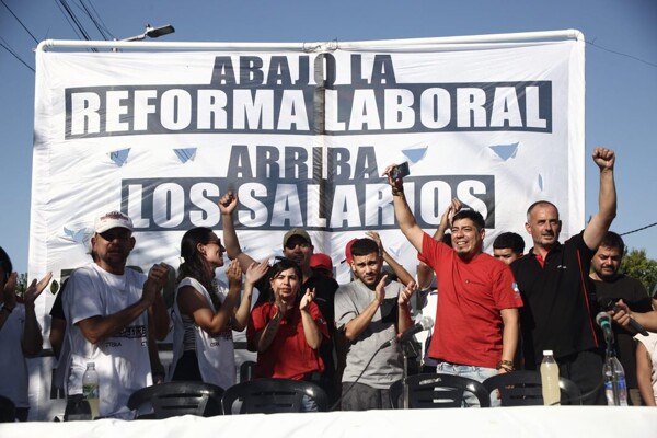 Opposition Deputies Join Unions in Fight Against Labor Reform in Argentina