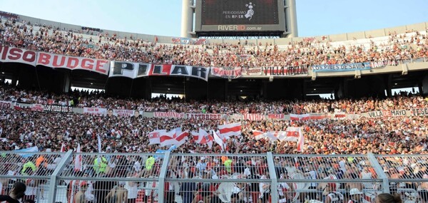 Фанат травмирован во время празднования River Plate