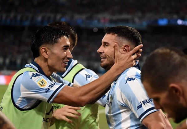 “Maravilla” Martínez gives Racing lead in Clausura final