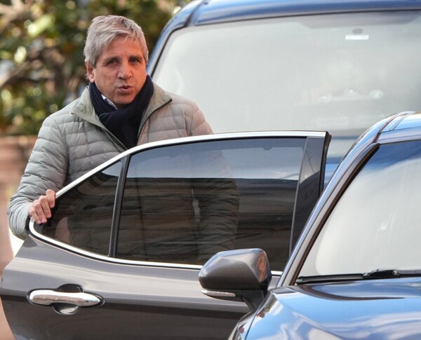 Argentina places dollar bonds and prepares for debt maturities