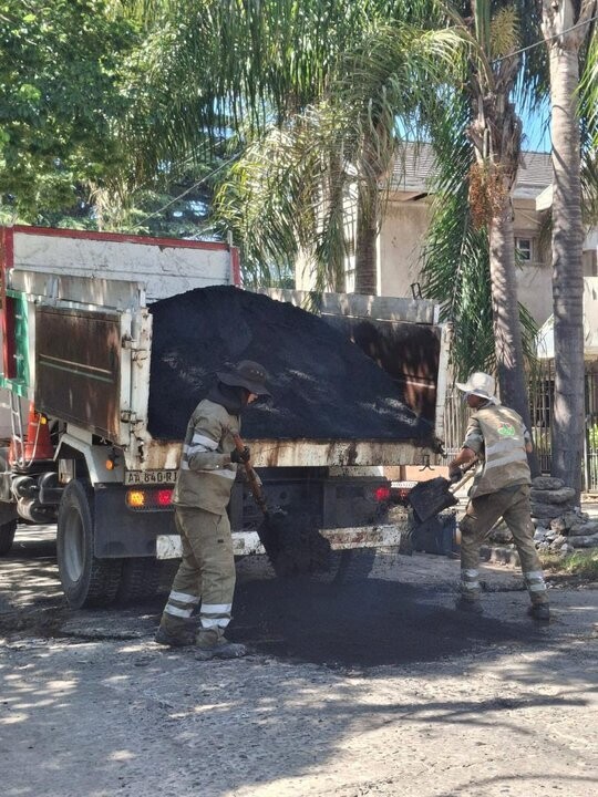 Municipio de Esteban Echeverría repara calles en Monte Grande