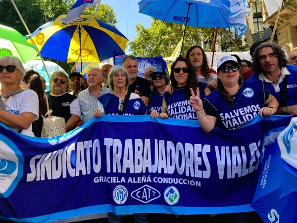 Профсоюз дорожных рабочих Аргентини провел марш против трудовой реформы