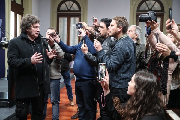 Политическая оппозиция в Аргентине предвидит бурные времена для правительства