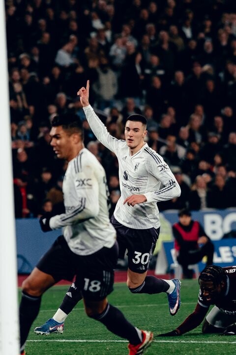 Manchester United Rescues a Draw in London