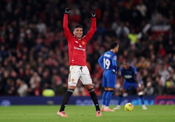 Manchester United and Bournemouth Draw 4-4 in Premier League