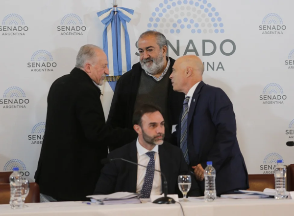 Сенатор столкнулся с лидером профсоюза из-за забастовок и действий трудовой конфедерации: 'Где ты прятался?'