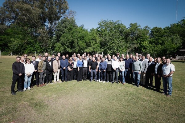 Интенданты Буэнос-Айреса поддержали губернатора Кисиллофа после критики Кирхнер