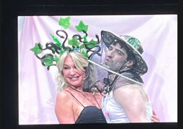 Янина Латорре ворвалась на сцену на шоу Мартина Сирио