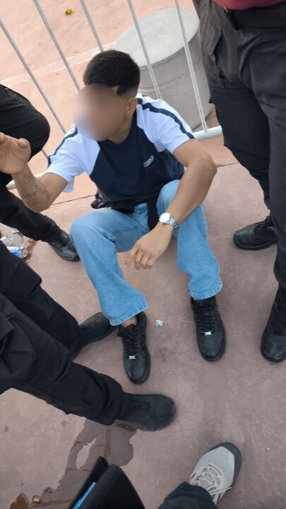 Полицейские задержали грабителя, укравшего 12 телефонов на вечеринке в Буэнос-Айресе