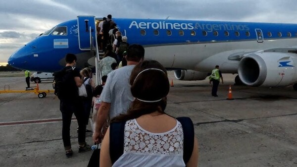 Судебное решение восстанавливает уволенных пилотов в Aerolíneas Argentinas