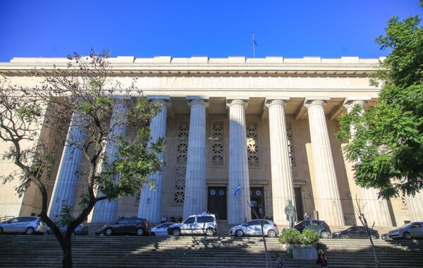 Правительство подтверждает свою приверженность государственным университетам на фоне протестов