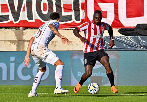 Колумбийский нападающий Эдвин Сетре возвращается в «Эстудиантес»