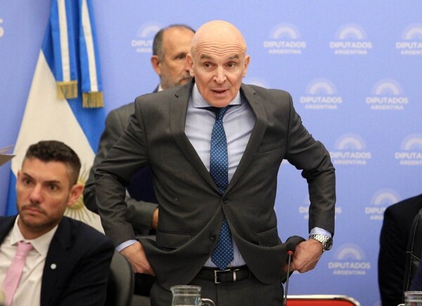 Скандал в комитете по бюджету и финансам из-за выключения микрофона у депутата