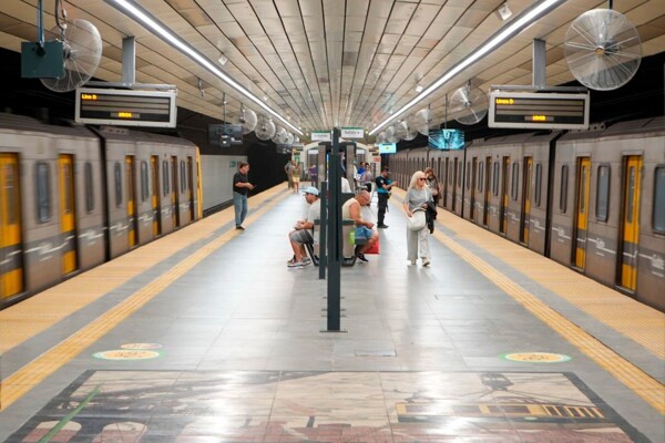 Buenos Aires Subway Workers Block Station for Fired Employee